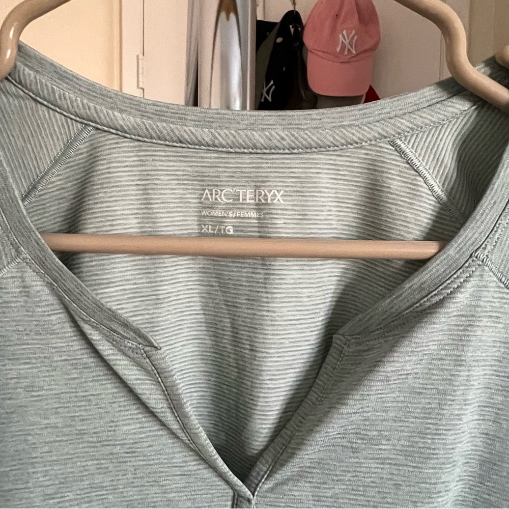 Arcteryx Blue Women’s Long Sleeve Top - Picture 2 of 2